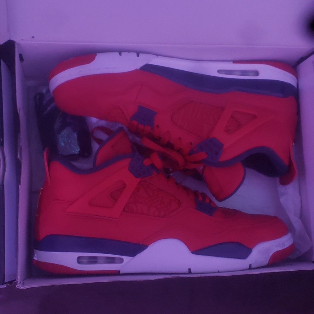 Fiba 4s 🔥 worn only twice with OG box  📦